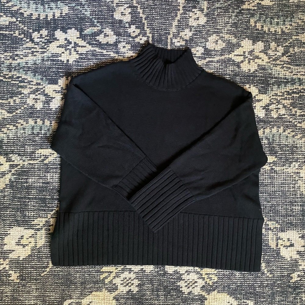 NWT GAP chunky black mockneck with split hem